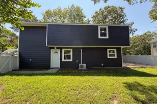 64 Chestnut St, Coram, NY 11727 - Photo 6