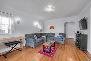 5 Avon Rd, New Hyde Park, NY 11040 - Photo 4