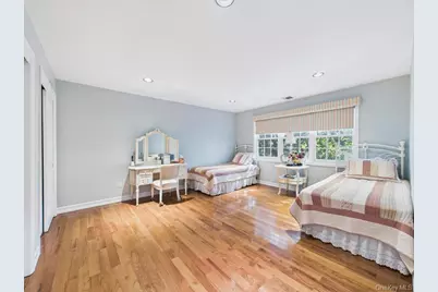 428 Toftree Court, Roslyn, NY 11576 - Photo 26