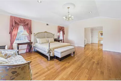 428 Toftree Court, Roslyn, NY 11576 - Photo 20