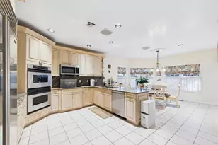 428 Toftree Ct, Roslyn, NY 11576 - Photo 12