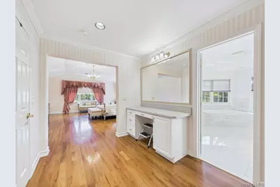 428 Toftree Court, Roslyn, NY 11576 - Photo 18