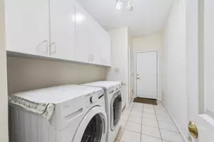 428 Toftree Ct, Roslyn, NY 11576 - Photo 16