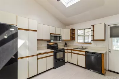 4 Monarch Avenue, Selden, NY 11784 - Photo 16