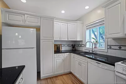 2333 Palmer Avenue #2G, New Rochelle, NY 10801 - Photo 4