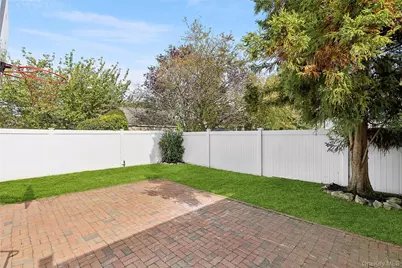 142 Rocklyn Avenue, Lynbrook, NY 11563 - Photo 18