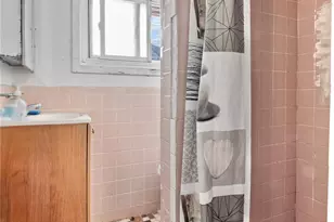 90-29 178th St, Hollis, NY 11423 - Photo 28