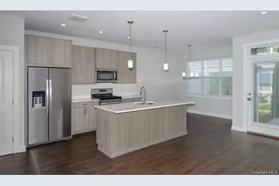 198 Sutton Court #198, Mount Sinai, NY 11766 - Photo 6