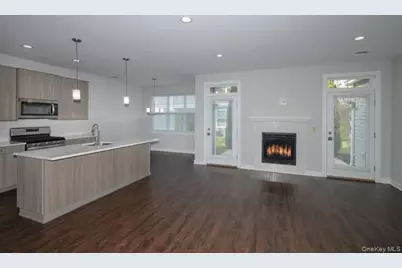 198 Sutton Court #198, Mount Sinai, NY 11766 - Photo 8