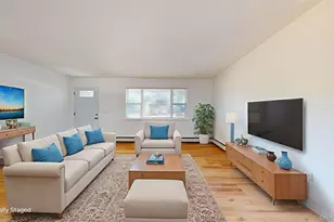 9 Brushwood Dr, Shirley, NY 11967 - Photo 4