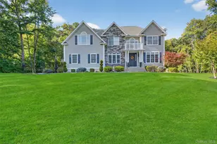 93 Shagbark Ln, Hopewell Junction, NY 12533 - Photo 2