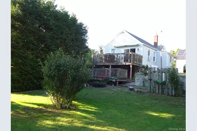 725 W Main Street, Riverhead, NY 11901 - Photo 12