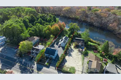 725 W Main Street, Riverhead, NY 11901 - Photo 2