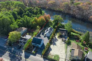 725 W Main St, Riverhead, NY 11901 - Photo 2