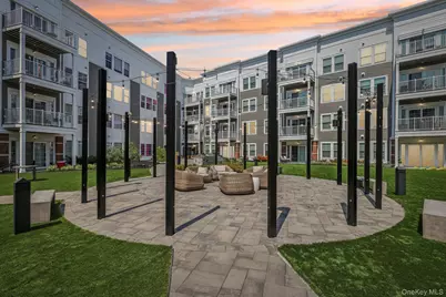 75 E Hoffman Avenue #1036, Lindenhurst, NY 11757 - Photo 1