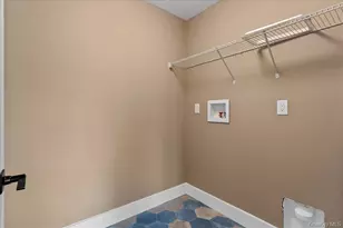 17 Hannington Ave, Wantagh, NY 11793 - Photo 20