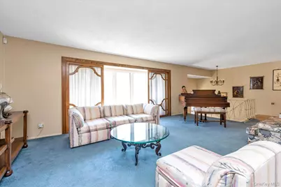 180 Dogwood Road, Roslyn, NY 11576 - Photo 2