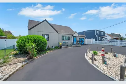 24 Raynor Street, West Babylon, NY 11704 - Photo 2