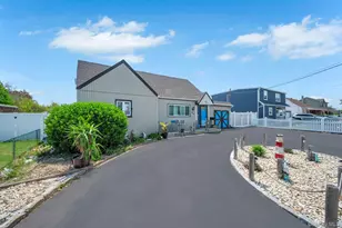 24 Raynor St, West Babylon, NY 11704 - Photo 2