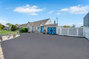 24 Raynor St, West Babylon, NY 11704 - Photo 4