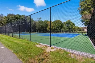 607 Cabot Ct E, Saint James, NY 11780 - Photo 4