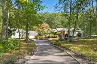 250 Manor Rd, Huntington, NY 11743 - Photo 2