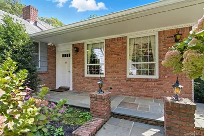 250 Manor Road, Huntington, NY 11743 - Photo 12