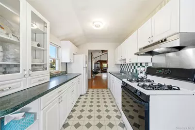 68 7th Street, Bay Shore, NY 11706 - Photo 10
