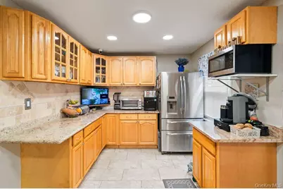 21 Jasper Street, Valley Stream, NY 11580 - Photo 8