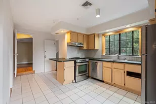 304 Kilburn Rd S, Garden City, NY 11530 - Photo 8