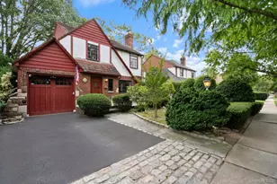 304 Kilburn Rd S, Garden City, NY 11530 - Photo 2