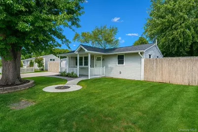 29 Boulevard Avenue, Central Islip, NY 11722 - Photo 2