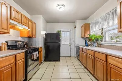 4534 Hoxie Street, Bronx, NY 10470 - Photo 4