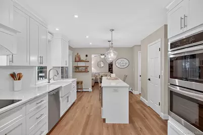 126 Foxwood Dr S, Newburgh, NY 12550 - Photo 16