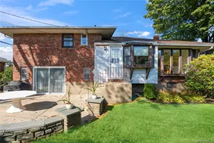 17 Center Dr, Syosset, NY 11791 - Photo 32