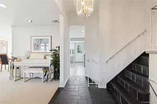 17 Center Dr, Syosset, NY 11791 - Photo 4