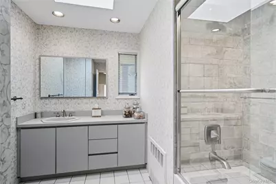 17 Center Drive, Syosset, NY 11791 - Photo 24