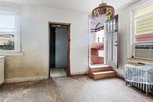 70-21 72nd Pl, Glendale, NY 11385 - Photo 8