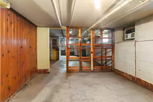 70-21 72nd Pl, Glendale, NY 11385 - Photo 10