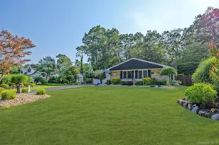 102 Sycamore Cir, Stony Brook, NY 11790 - Photo 2