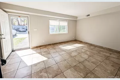 136 Hill Crescent, Calverton, NY 11933 - Photo 8