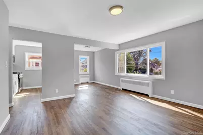 318 Vincent Avenue, Lynbrook, NY 11563 - Photo 4