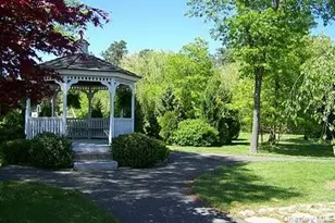 18 Glen Hollow Dr, Holtsville, NY 11742 - Photo 14