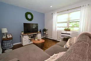 18 Glen Hollow Dr, Holtsville, NY 11742 - Photo 10