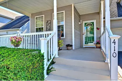 410 Mystic Way, Bay Shore, NY 11706 - Photo 4