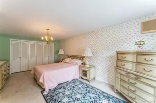 596 Foch Blvd, Williston Park, NY 11596 - Photo 18