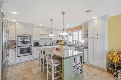 4000 Greentree Drive, Oceanside, NY 11572 - Photo 8