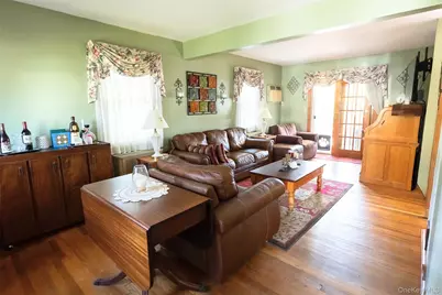 404 Kensington Court, Copiague, NY 11726 - Photo 2