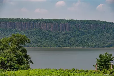 1200 Warburton Avenue #21, Yonkers, NY 10701 - Photo 2