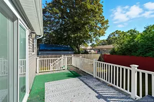 36 Flintlock Dr, Shirley, NY 11967 - Photo 8